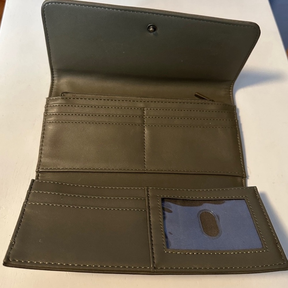 Universal Thread Olive Green Women’s Faux Leather Bifold Snap Wallet - Picture 5 of 7